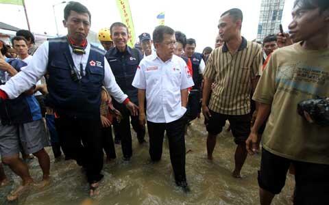 KOLAM RENANG TERLUAS DI DUNIA ADA DI SINII (KOCAK GAN INDONESIA PUNYA)