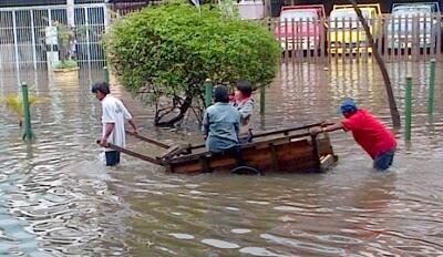 Peluang Usaha DIsaat Banjir Jakarta.
