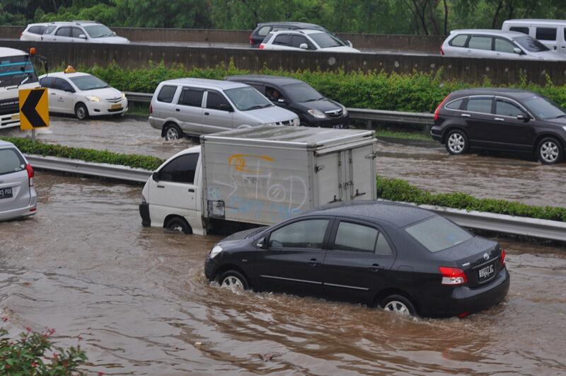 Foto Foto Kondisi Banjir Tol Soetta - Priok