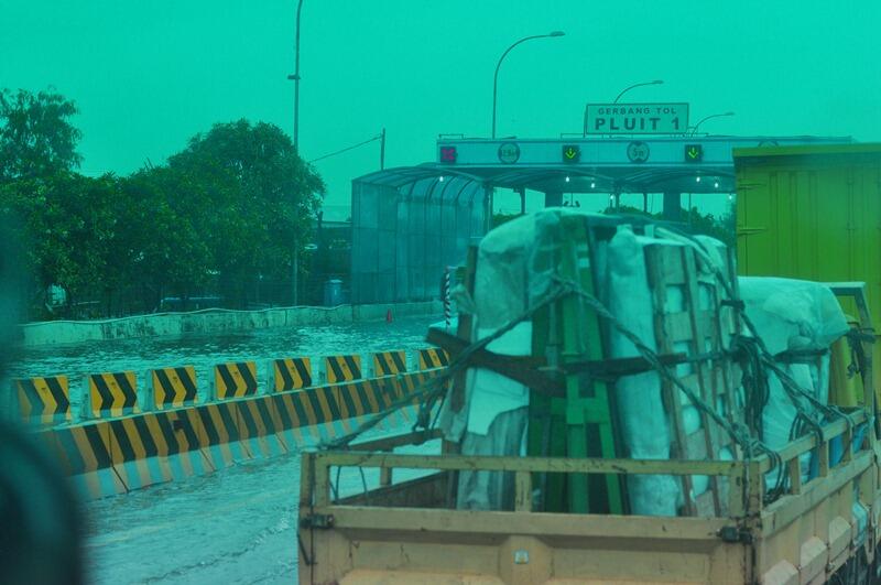 Foto Foto Kondisi Banjir Tol Soetta - Priok