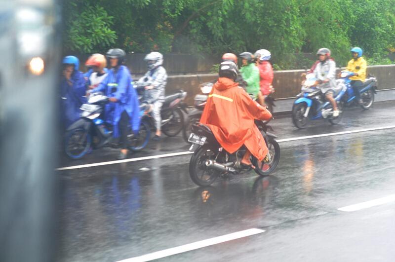 Foto Foto Kondisi Banjir Tol Soetta - Priok