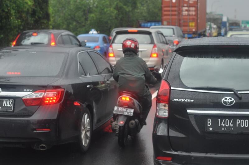 Foto Foto Kondisi Banjir Tol Soetta - Priok