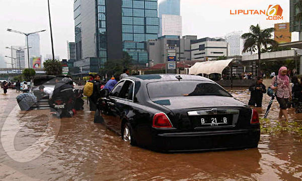 Posting Poto laporan banjir hari ini di tempat agan