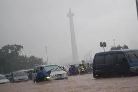 jakarta lumpuh karena banjir,lantas menurut agan ibukota pindah kemana???