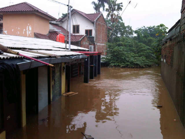 Butuh Bantuan Untuk Korban Banjir Jakarta Wilayah Kampung Pulo 