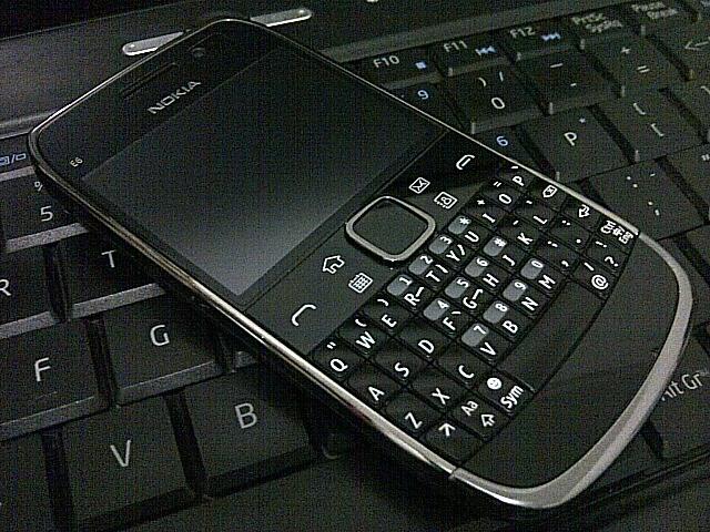 (Jual Cepat) Nokia E6 Black Garansi sampai Mei 2013 Semarang