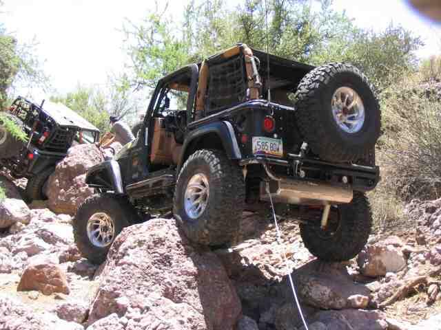 Bukti kalo Jeep Wrangler tangguh di segala medan :cool