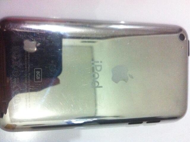 iPod touch 4th 8gb White Fullset Mulus Bergaransi