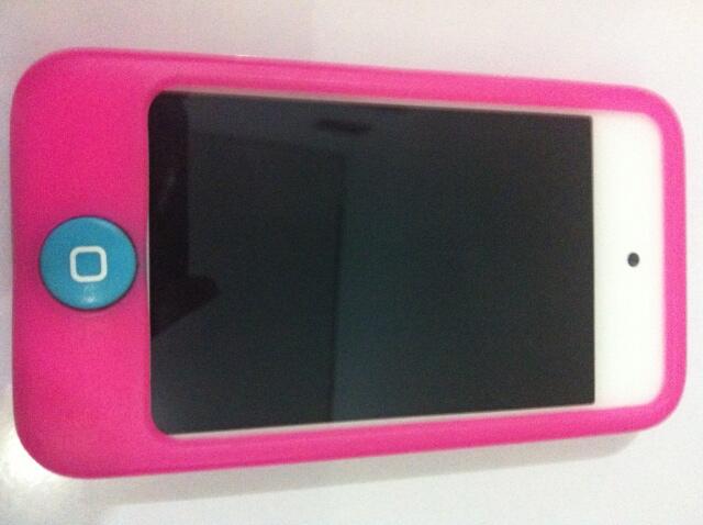 iPod touch 4th 8gb White Fullset Mulus Bergaransi