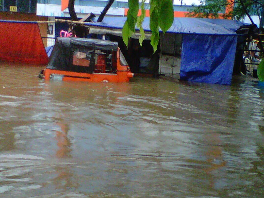 update pict banjir depan tempat kerja ane gan !!