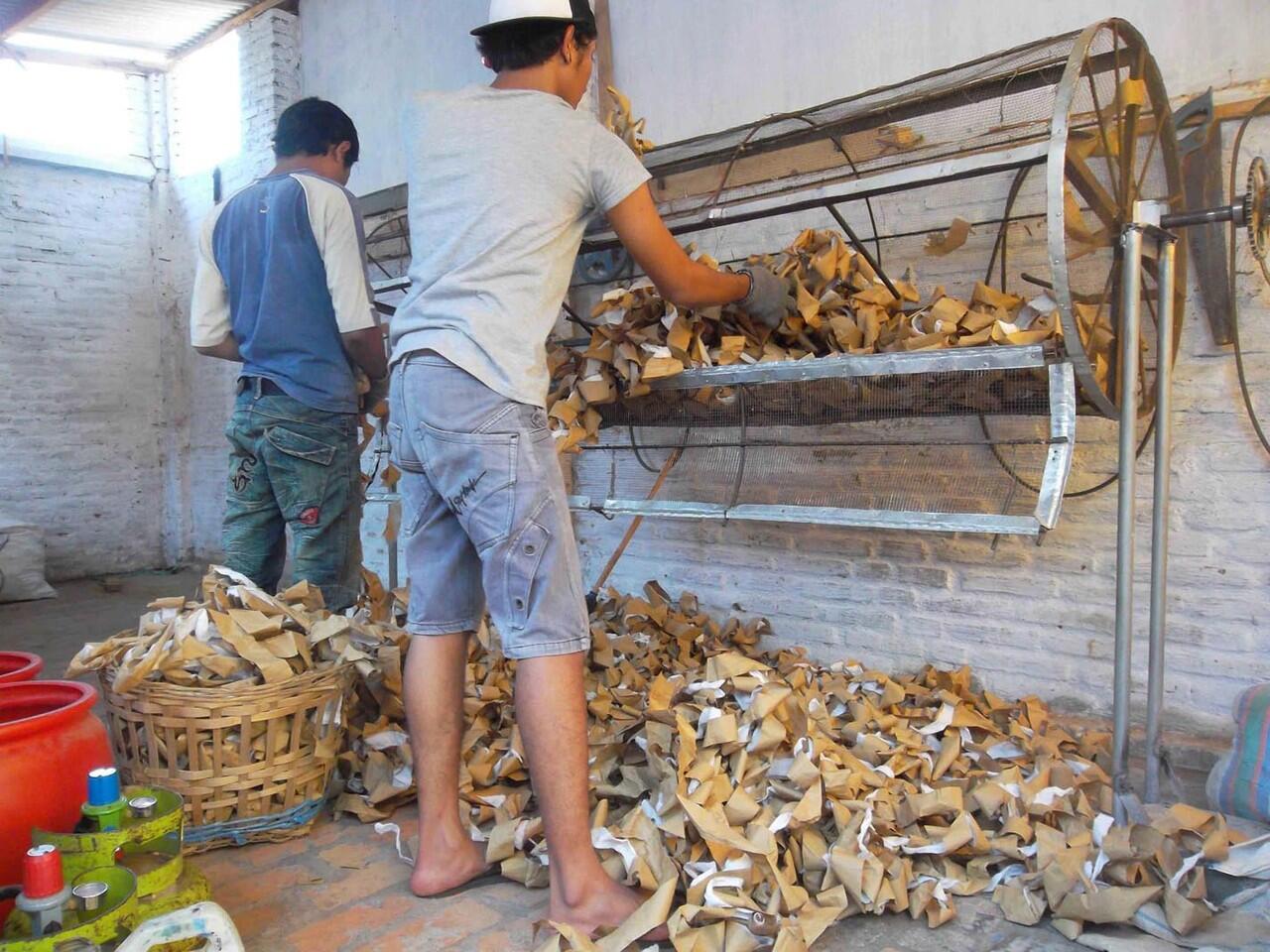 mesin kupas plastik dan kertas