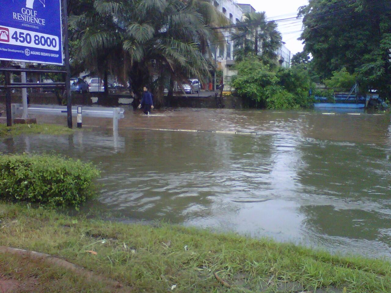 BANJIR di JAKARTA up date 18-01-2013 gimana di tempat agan