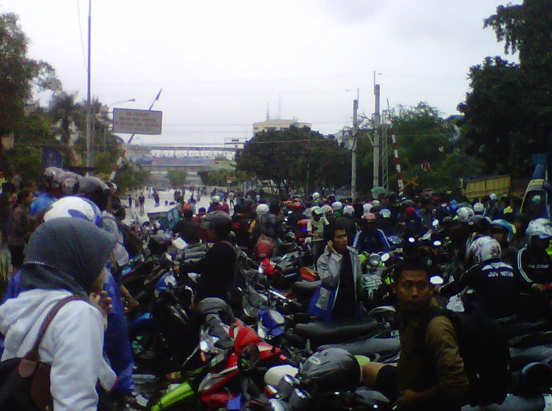 BANJIR di JAKARTA up date 18-01-2013 gimana di tempat agan