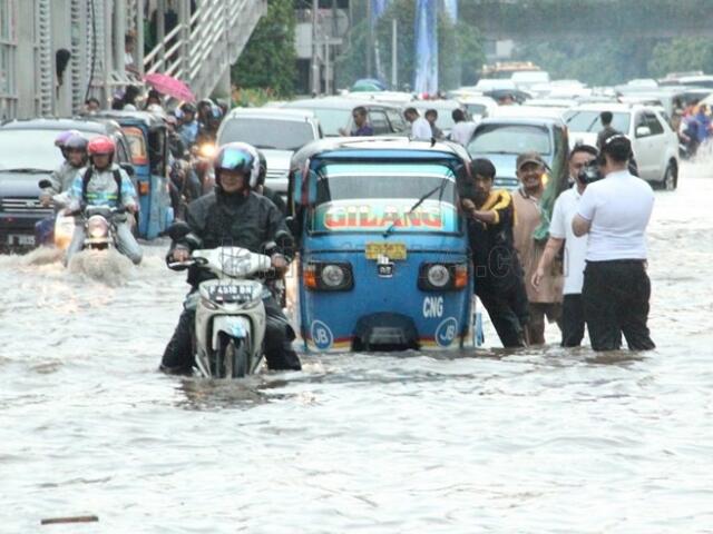 &#91;INFO&#93; Team Evakuasi Banjir Jakarta