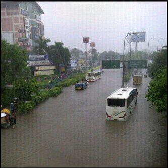Nanya dong? Yg indonya di Jakarta Barat-lagi Banjir emang bener yah? :( 