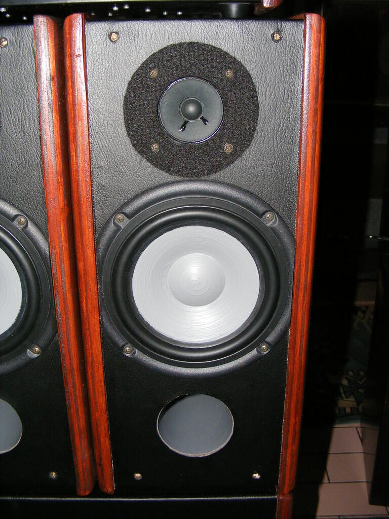 Jual: Sound System 2.1 merk Aurel Bryan, untuk Komputer dan Home Audio