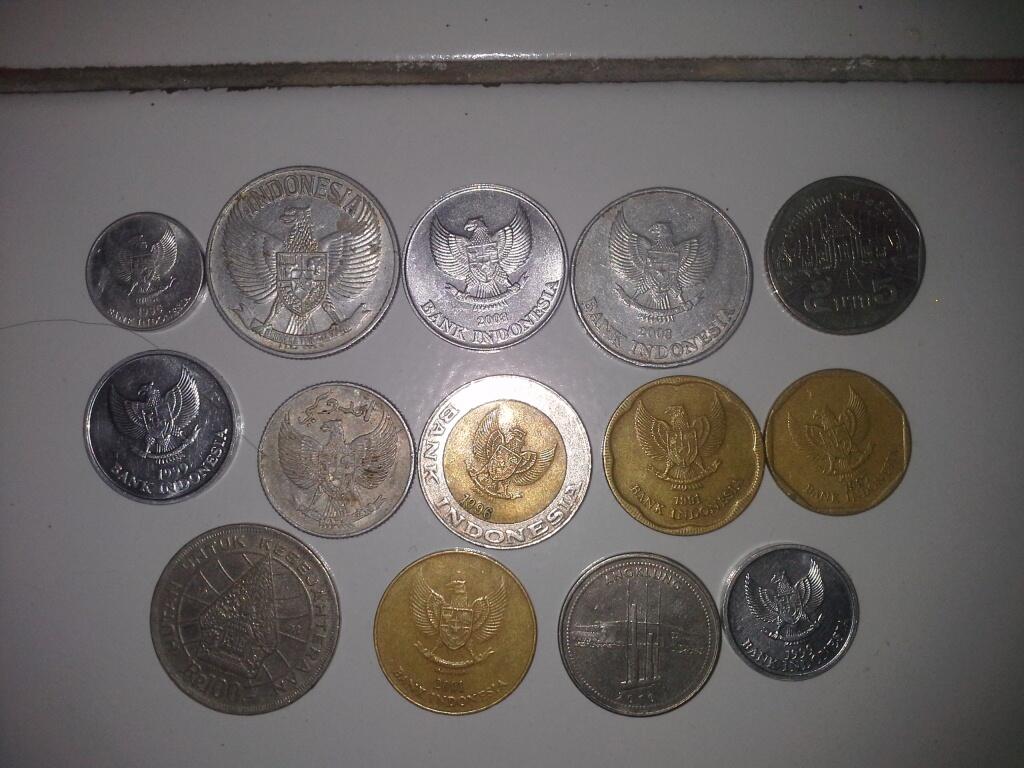 ayoo adu koleksi uang indonesia jaduul gan :D