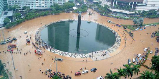 Ratusan buaya penuhi kali Tanggerang dan jakarta!!!