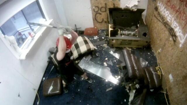 lampiaskan amarah di kamar marah