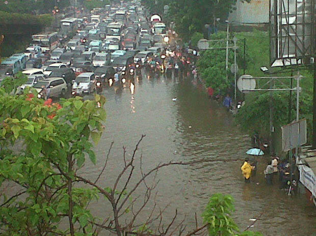 Foto daerah yang kena banjir di JAKARTA