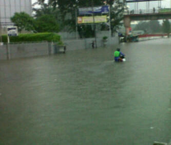 Foto daerah yang kena banjir di JAKARTA