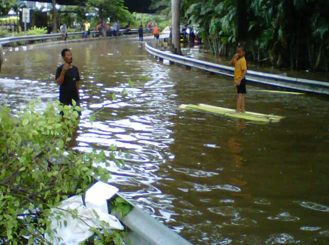 Banjir Jembatan Tiga - Pluit Blm Surut