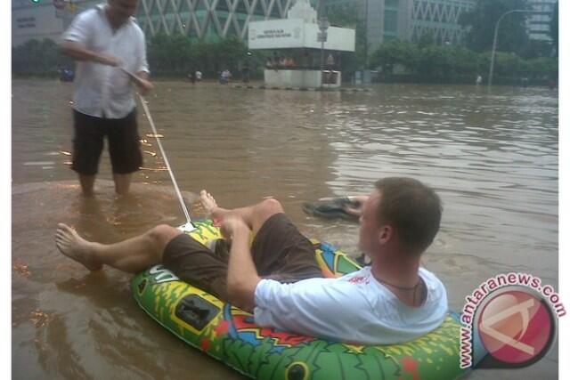 Semua berubah saat negara air menyerang jakarta!