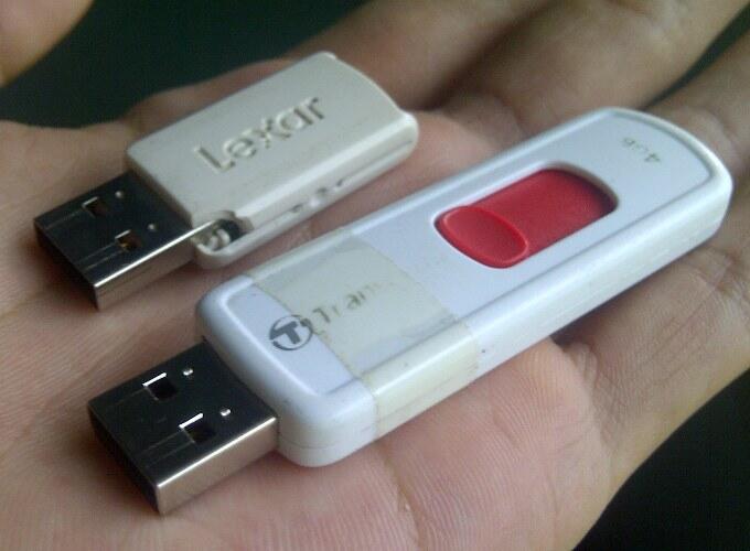 °°♪♫♪♫ FLASHDISK 2X4GB = 50RB JOGJA ♪♫♪♫♪°°