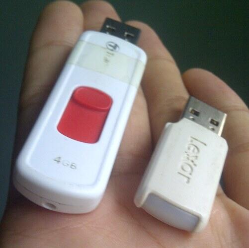 °°♪♫♪♫ FLASHDISK 2X4GB = 50RB JOGJA ♪♫♪♫♪°°
