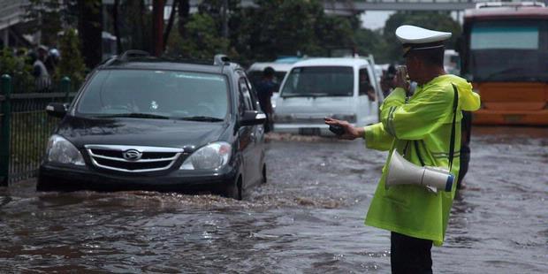 Sisi Lain Banjir Jakarta: Yang Unik2, Seru2, Baik2