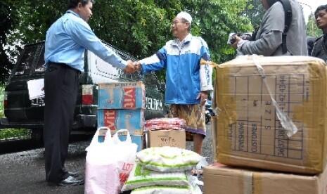 Sisi Lain Banjir Jakarta: Yang Unik2, Seru2, Baik2