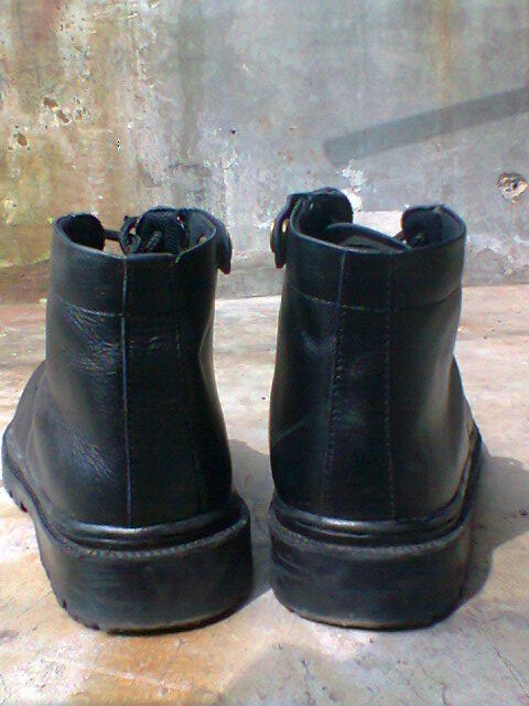 Terjual sepatu  boots safety original cibaduyut  bukan KW 