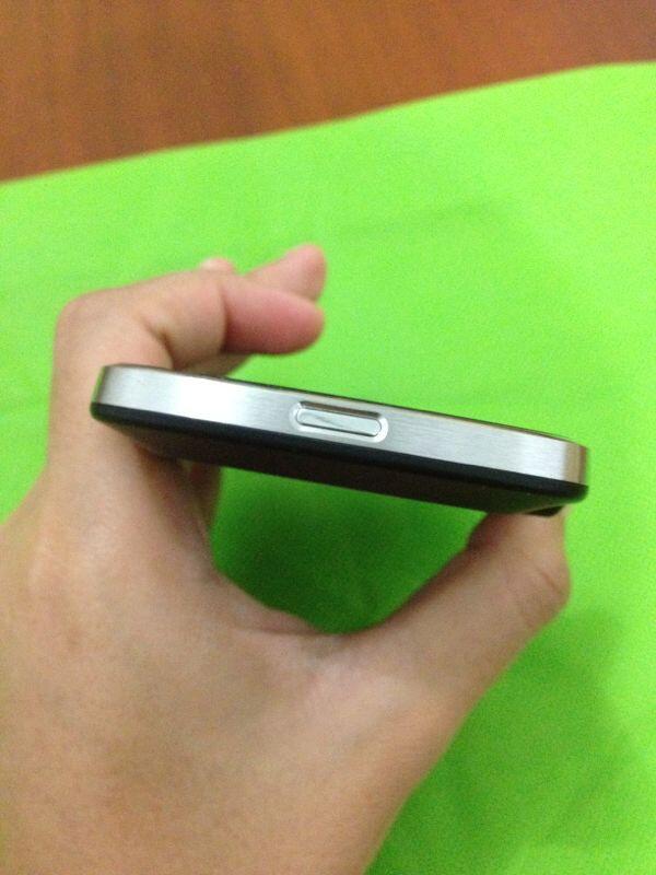 BB Blackberry DAKOTA BOLD 9900 TAM MULUS MURAH