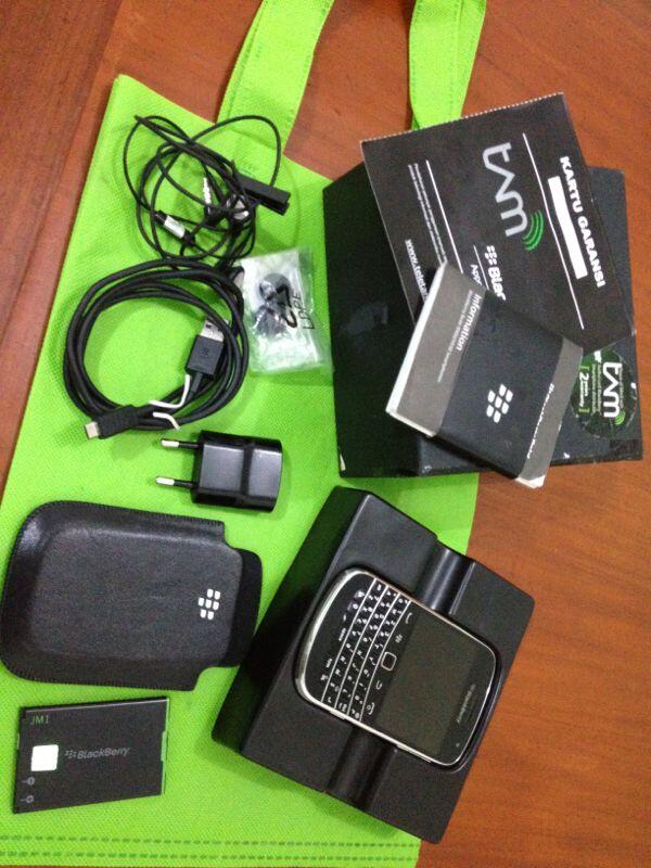 BB Blackberry DAKOTA BOLD 9900 TAM MULUS MURAH