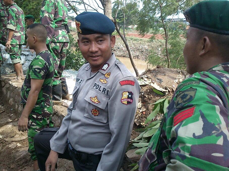 Pengalaman ane sendiri menolong masyarakat banjir (no BB17, no copas)