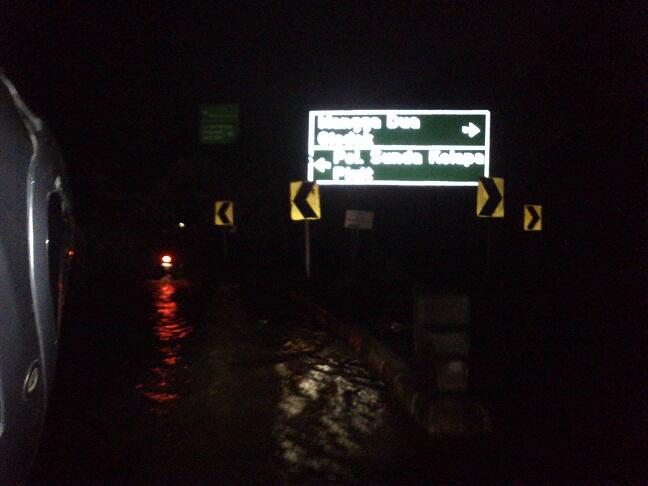 Pengalaman ane sendiri menolong masyarakat banjir (no BB17, no copas)