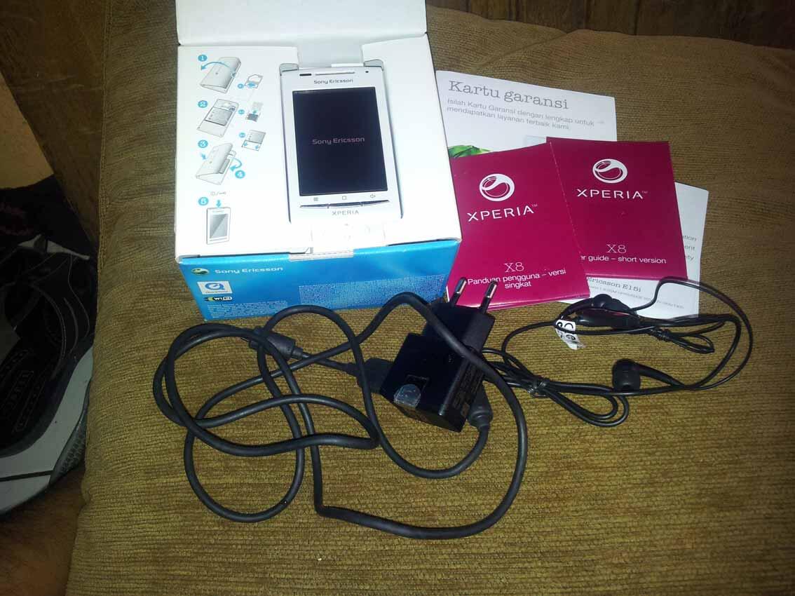SONY ERICCSON XPERIA X8 WHITE MULUS KOMPLIT