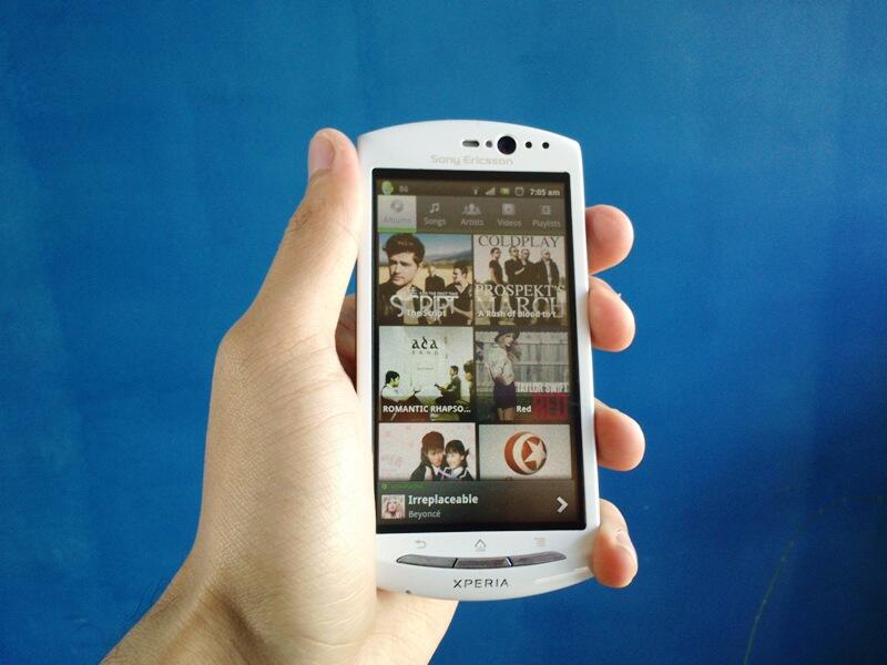Santai Sony Ericsson Xperia Neo V Bandung