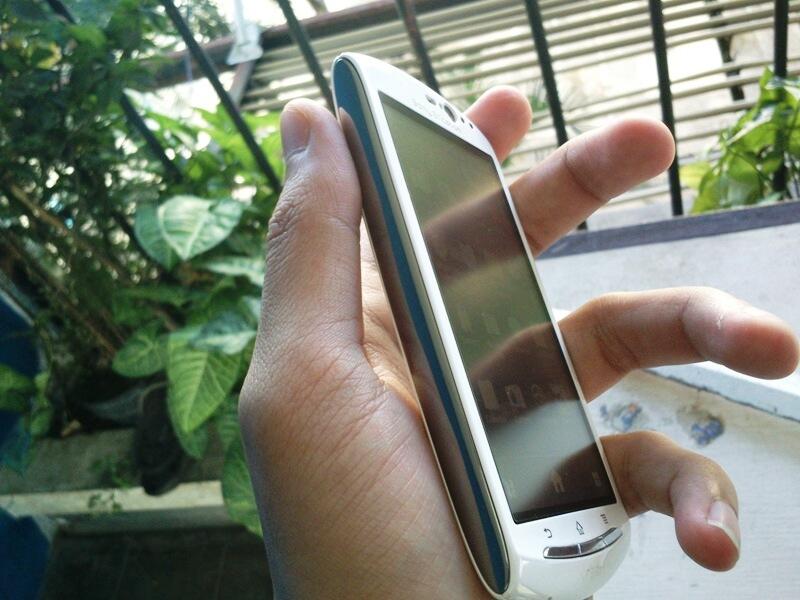 Santai Sony Ericsson Xperia Neo V Bandung