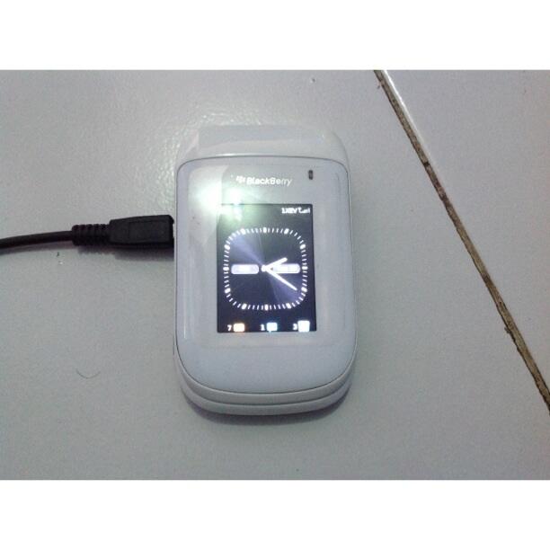 Blackberry style 9670 white baru pakai 2 bulan gan.....