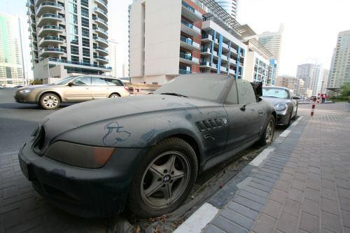 mobil - mobil yang terabaikan di Dubai :ngillerrrrrr