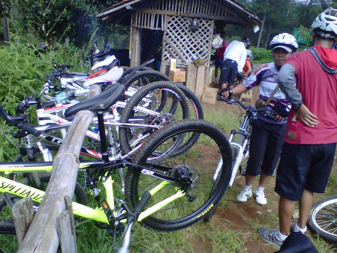 Warung Bandrek Dago, Trek Sepeda Yang Mantap