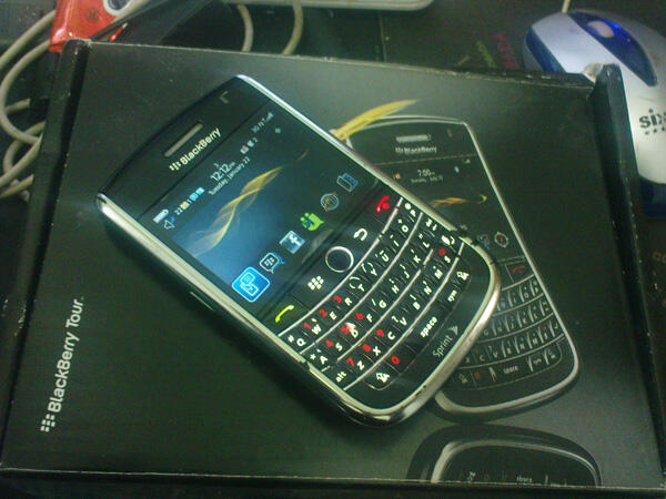 BLACKBERRY TOUR 9630 3G HARGA CUMA 650RIBU BANDUNG!!!