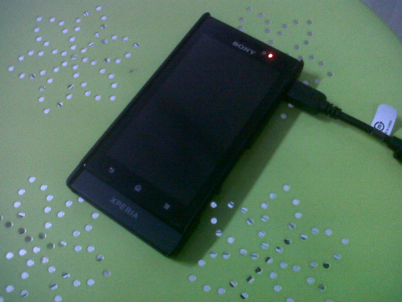 SONY EXPERIA SOLA BLACK