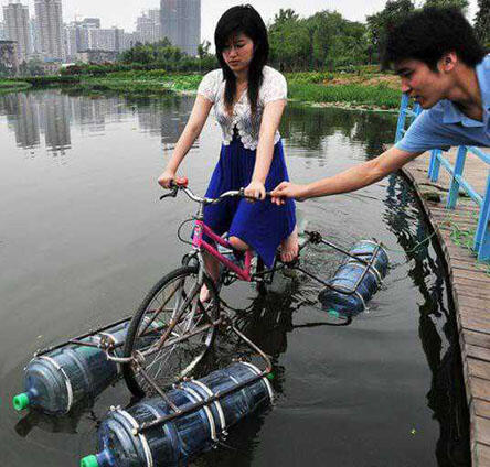 Sepeda Apung : Solusi Kreatif Atasi Banjir