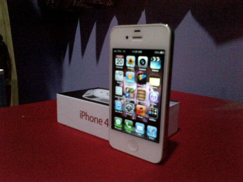 jual Apple iPhone 4 16 Gb white second