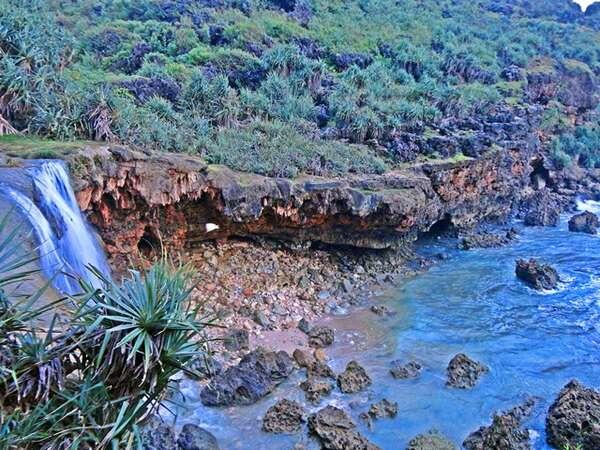 Wow Air Terjun di PANTAI JOGAN GUNUNG KIDUL !