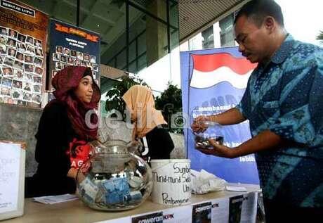 Dana untuk KPK, Mulai dari Koin Seember Hingga Uang Rp 12.345