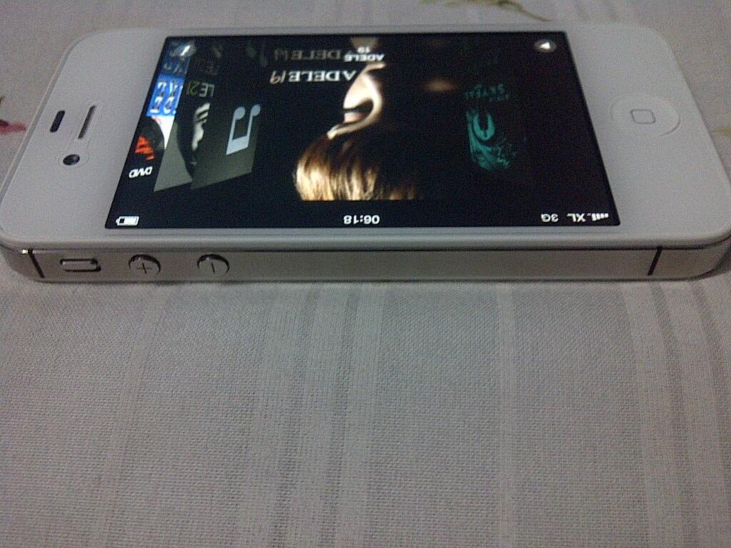 Jual iPhone 4S 16GB White garansi Internasional baru dua bulan pakai