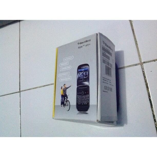 Blackberry style 9670 white baru pakai 2 bulan gan.....
